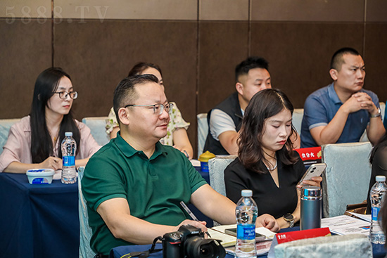 中小食品飲料企業(yè)戰(zhàn)略增長之道:從蘭格格突圍看品類創(chuàng)新未來 中小食品飲料企業(yè)戰(zhàn)略增長之道:從蘭格格突圍看品類創(chuàng)新未來